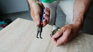 Alicates retira anillas