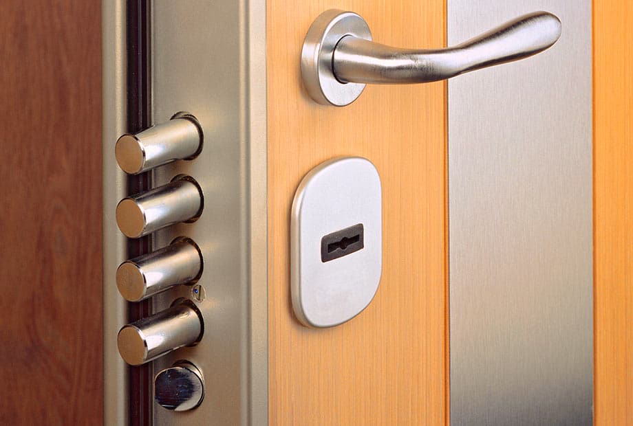 ¿Qué tienen las cerraduras multipunto?